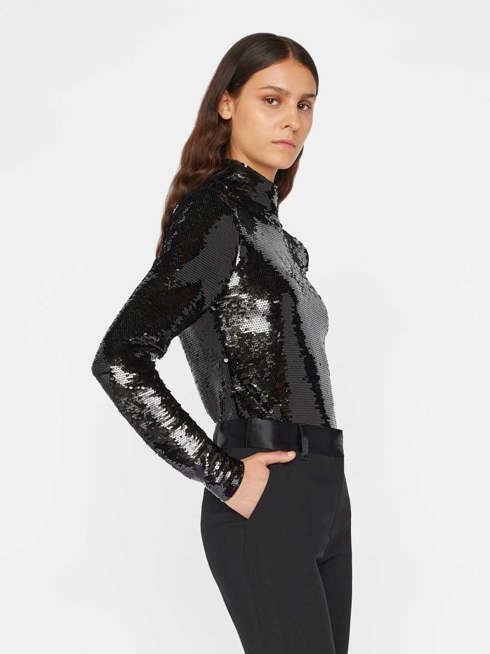 turtleneck side view alt:fit1